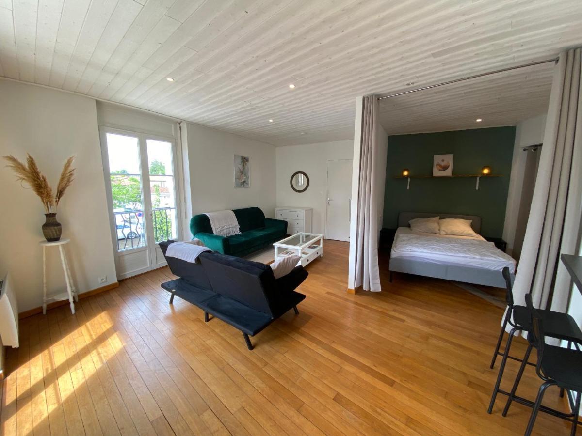 Le Logis Des Halles Cerizay Екстер'єр фото